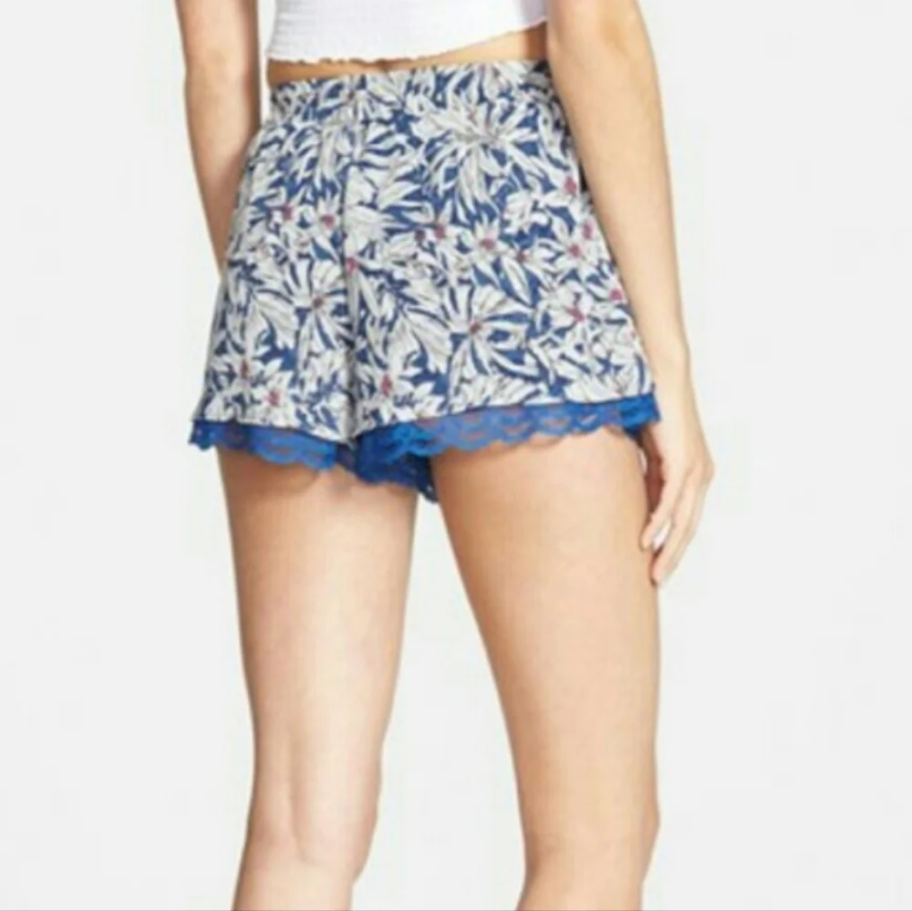 LUSH Blue pink white floral shorts lace edged lined elastic waist NWT